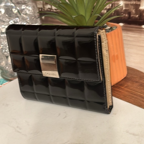 Authentic CHANNEL Bifold wallet..Nice pice In good condition a stunning - Picture 14 of 15